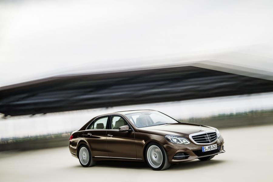  Mercedes-Benz E300 BlueTEC Hybrid 2013 года  (фото 27 из 30)
